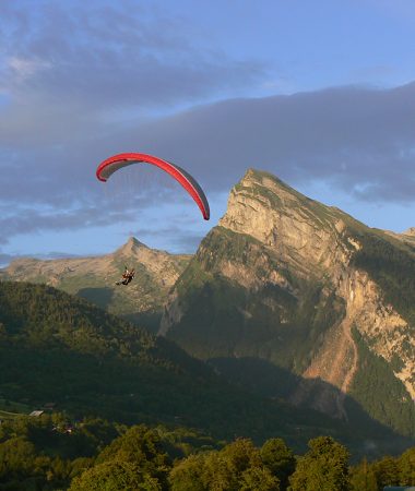 Paragliden in Haute-Savoie, in de vallei van de Haut-Giffre