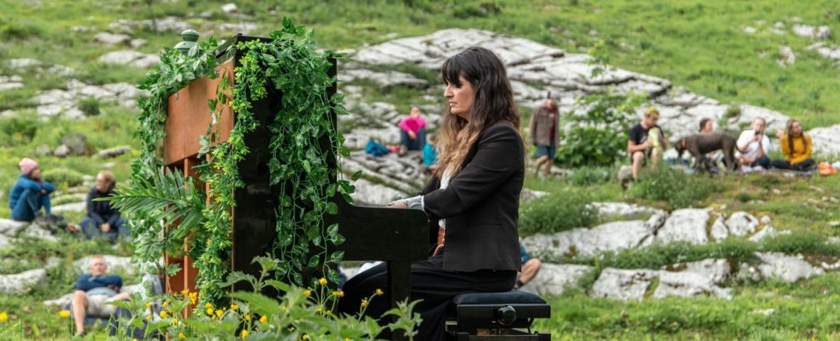 Een piano onder de sterren