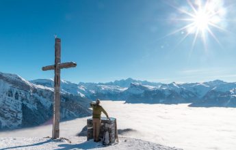 La Bourgeoise vanuit het chalet bij Joux Plane op sneeuwschoenen