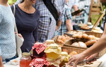 Nachtmarkt met streekproducten